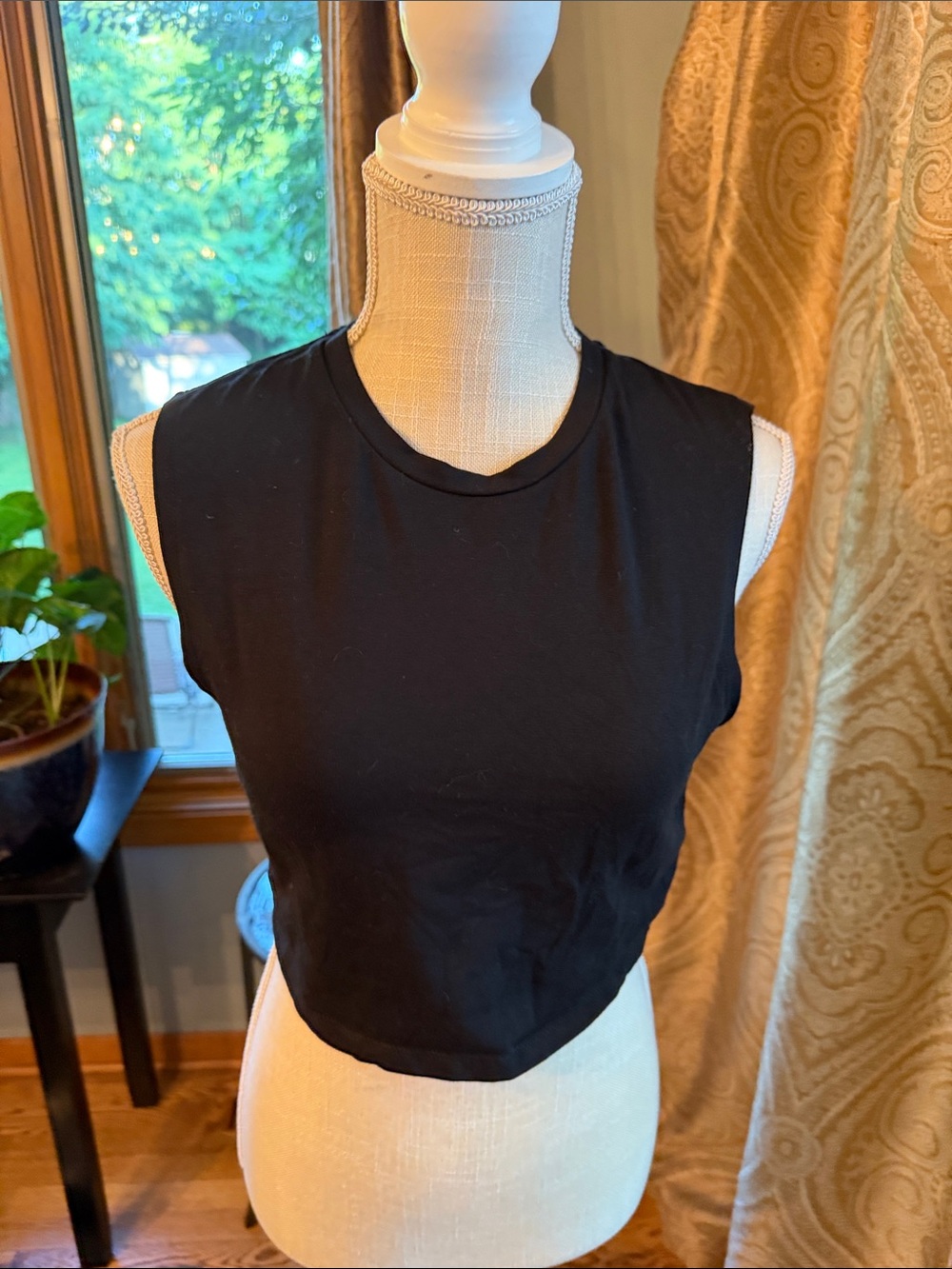 Zara cropped Black Sleeveless Crop Tank Top - Women's Basic